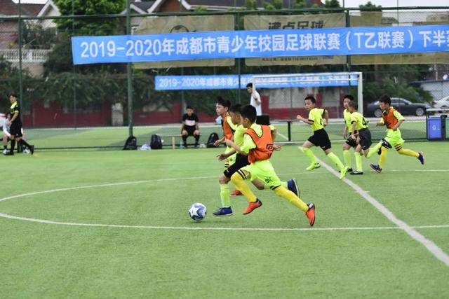 王哲林24+15上海胜福建 高诗岩11+8山东负四川